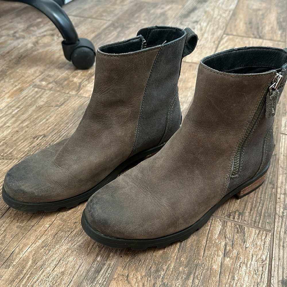 Sorel Emelie Zip Bootie grey brown size 7